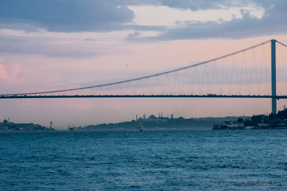 Bosporus Brücke und Blick auf Istanbul